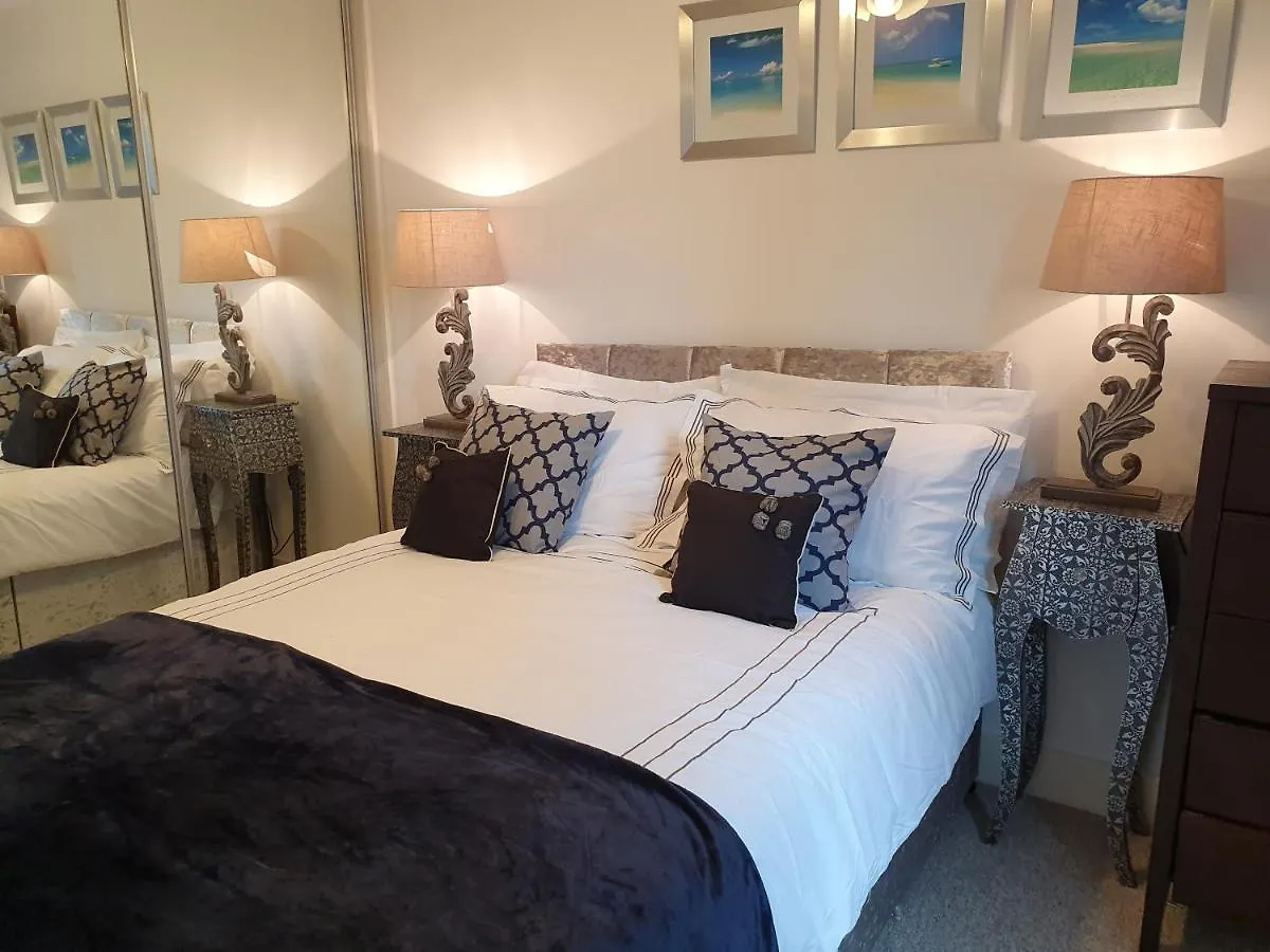 1 Bed Suite, Waterside, Canary Wharf London Apartman