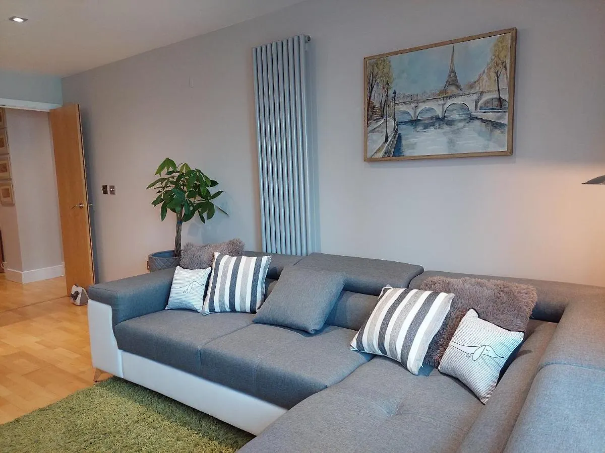 Apartment 1 Bed Suite, Waterside, Canary Wharf London